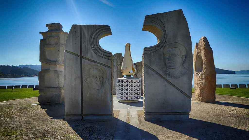 Escultura del Parque de la Memoria en Poio (Pontevedra).