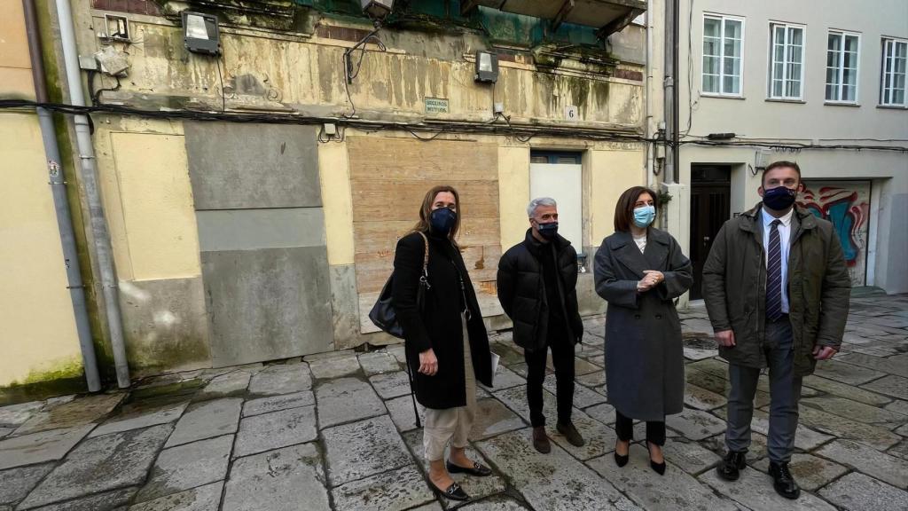 Visita al edificio adquirido en la Ciudad Vieja.
