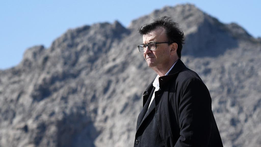 El escritor Javier Cercas en Mallorca, donde transcurre su novela 'El castillo de Barbazul'. Foto: Iván Giménez/Tusquets