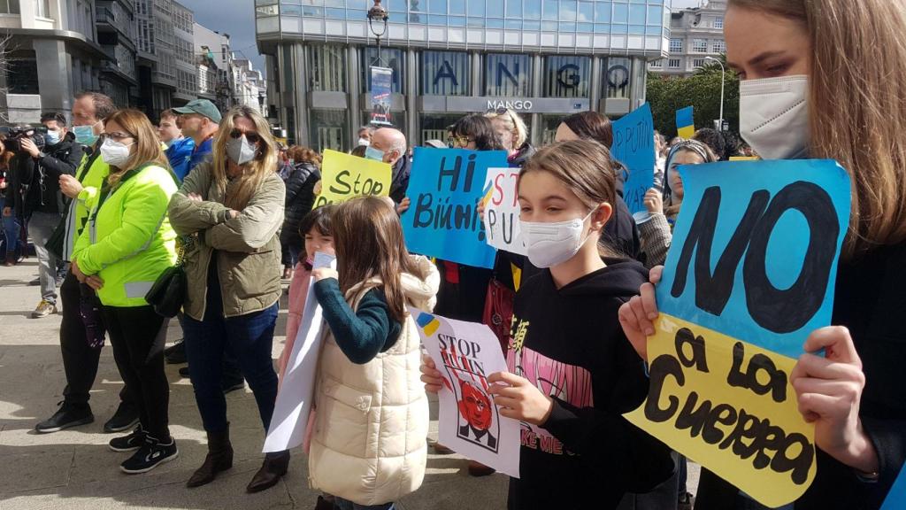 Concentración a favor de la paz en Ucrania en A Coruña.