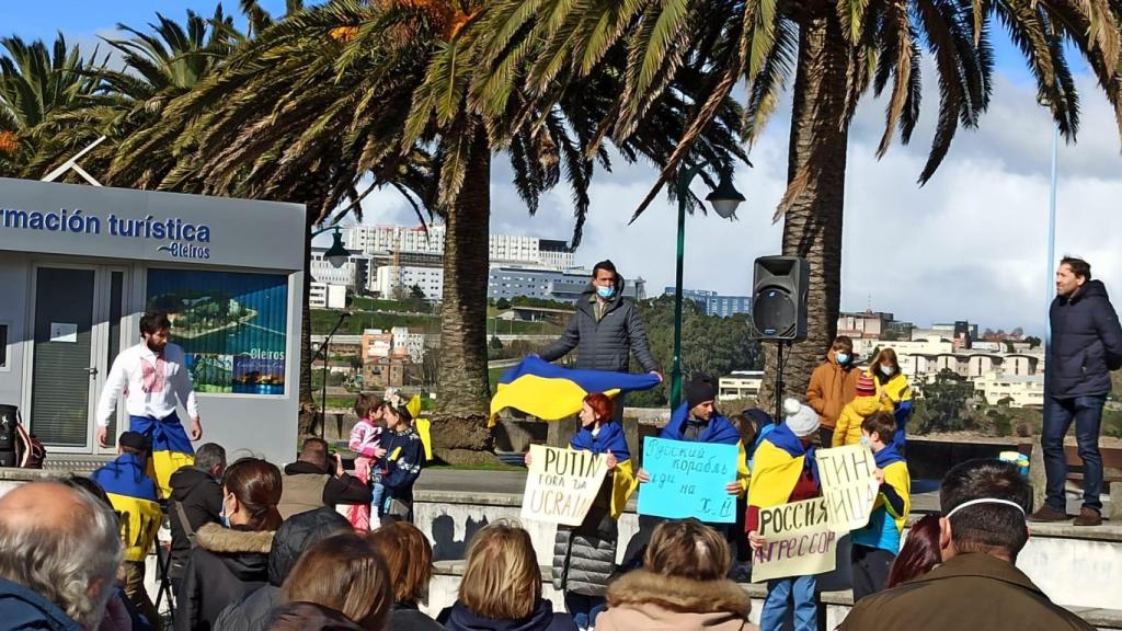 Manifestación a favor de Ucrania en Oleiros.