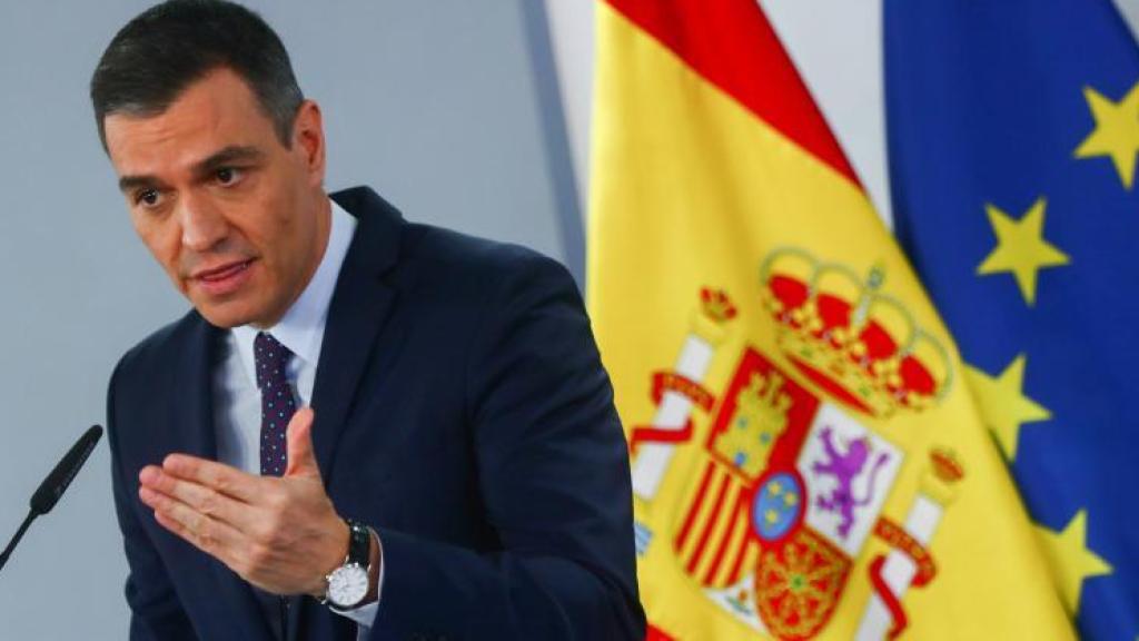 Pedro Sánchez, con reloj en una rueda de prensa.