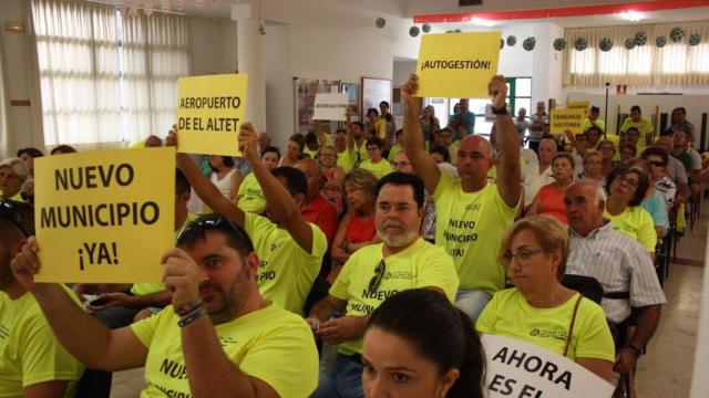 Miembros de la asociación vecinal de El Altet, en una asamblea de 2017.