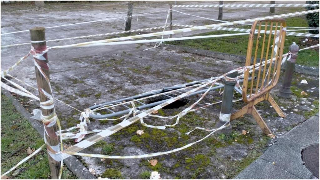 Socavón en el parque de Albatros.