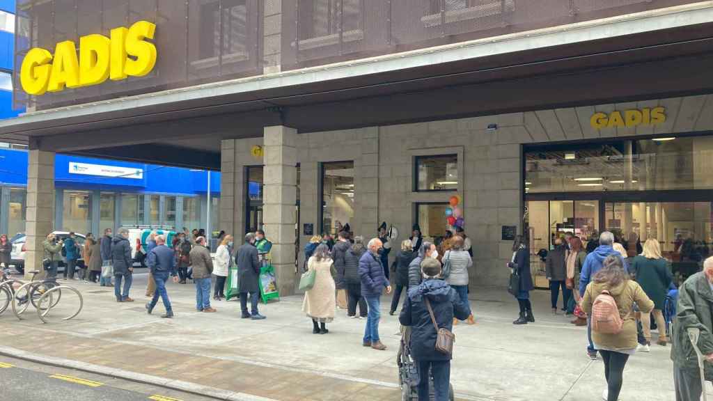 Inauguración del nuevo supermercado Gadis en Benito Corbal, en Pontevedra.