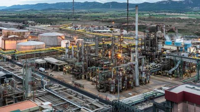 Una refinería de Repsol en Puertollano.