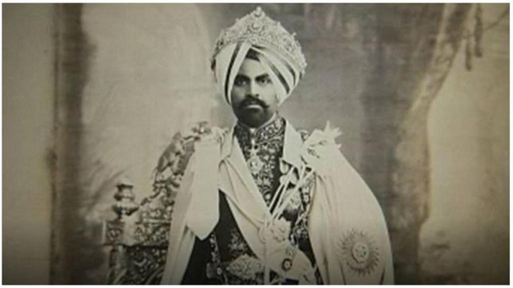 En las fotos, el marajá no parece un tipo feo.