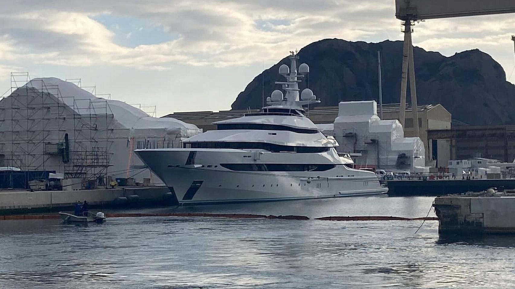 El superyate Scheherazade, atracado en un puerto italiano.