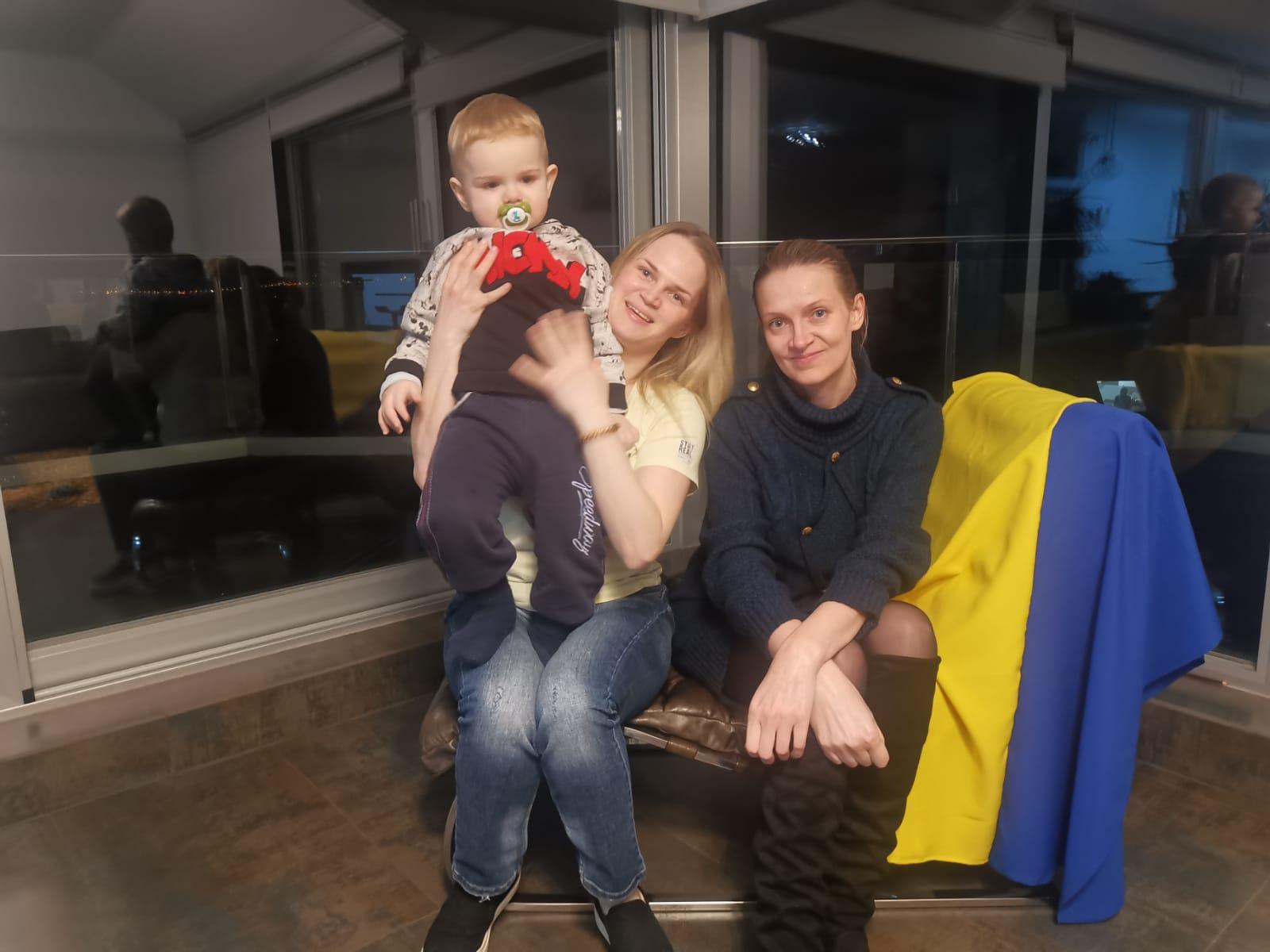 Anna, Masha y Yegor en A Coruña. Foto: Quincemil