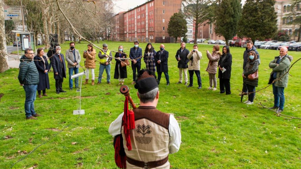 Acto en la fuente de San Caetano (Santiago de Compostela).