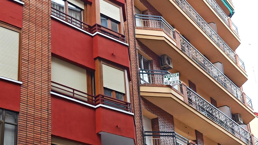 Cartel de Se Vende en un inmueble de Valladolid