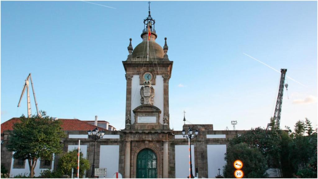 Puerta del dique del Arsenal.