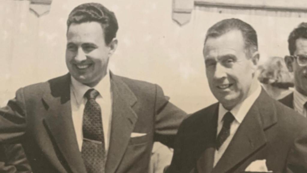 Antonio Modia (a la izquierda), junto a su padre.