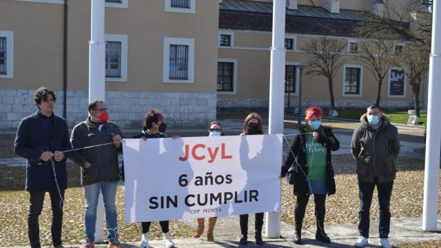 Imagen de archivo de una concentración de las familias ante la Consejería de Educación