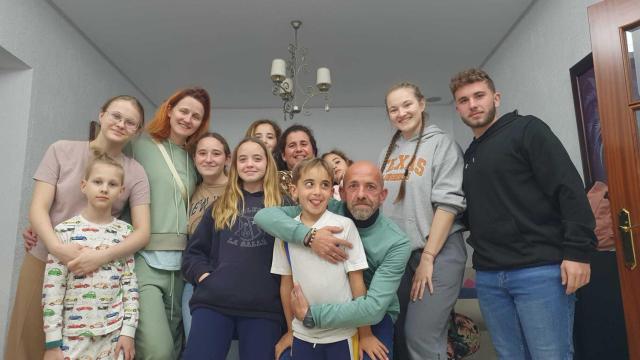 Una familia con sus hijos.