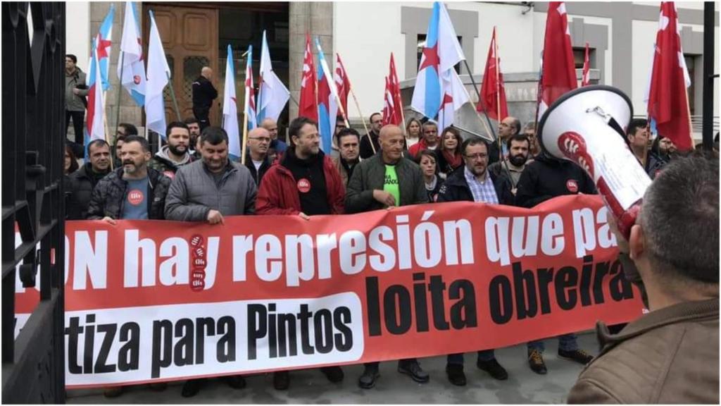 Imagen de archivo frente a la Audiencia de A Coruña.