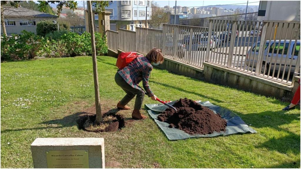 El acto se desarrolló en los jardines de la UDC.
