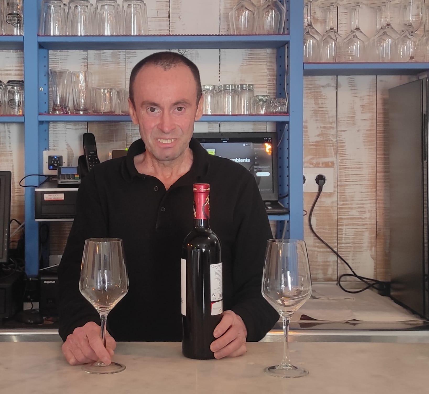 Toni regenta el nuevo local de Canido. Foto: Quincemil.