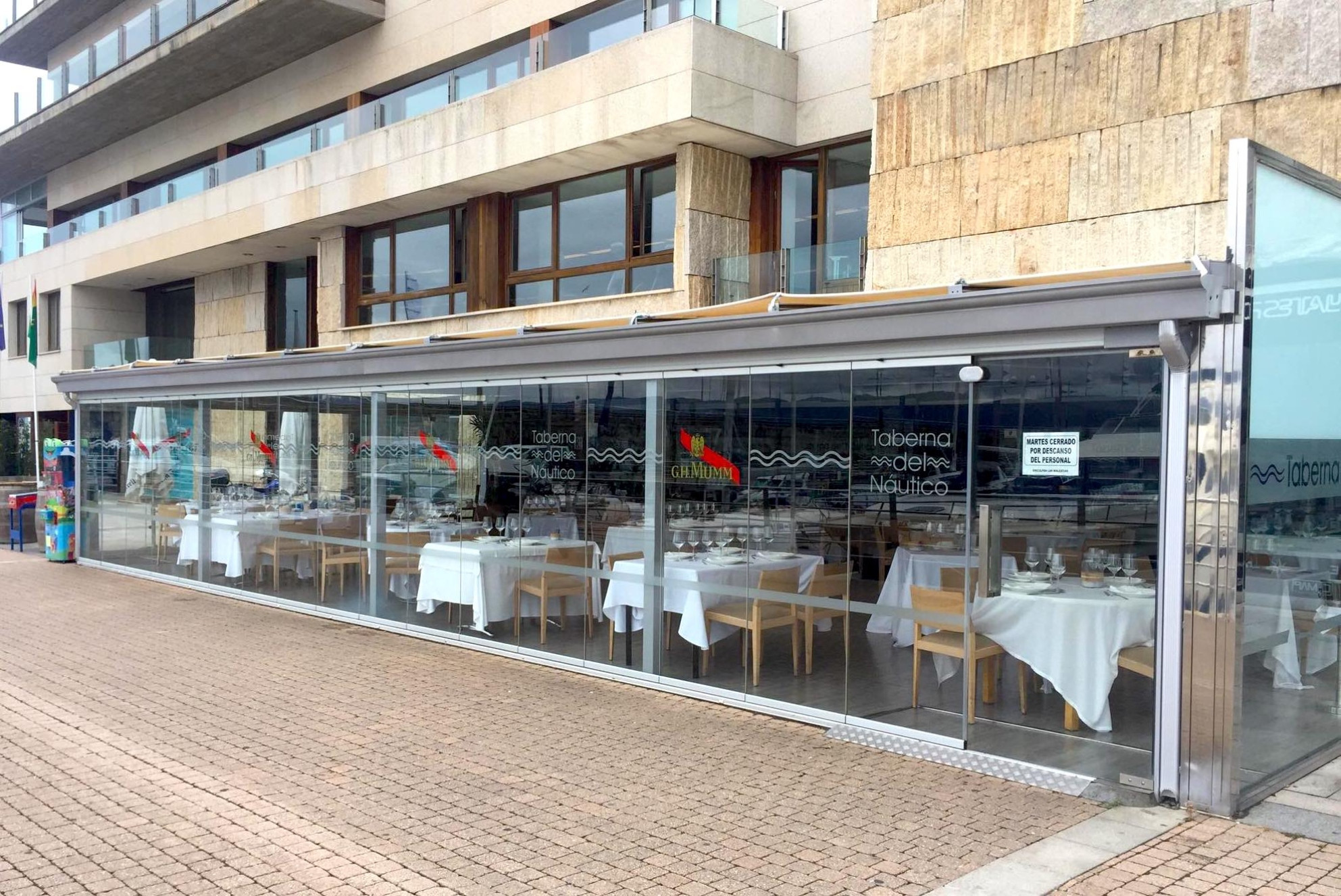 Terraza exterior. Foto: Taberna del Náutico