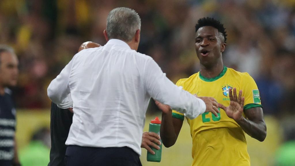 Tite y Vinicius, con Brasil