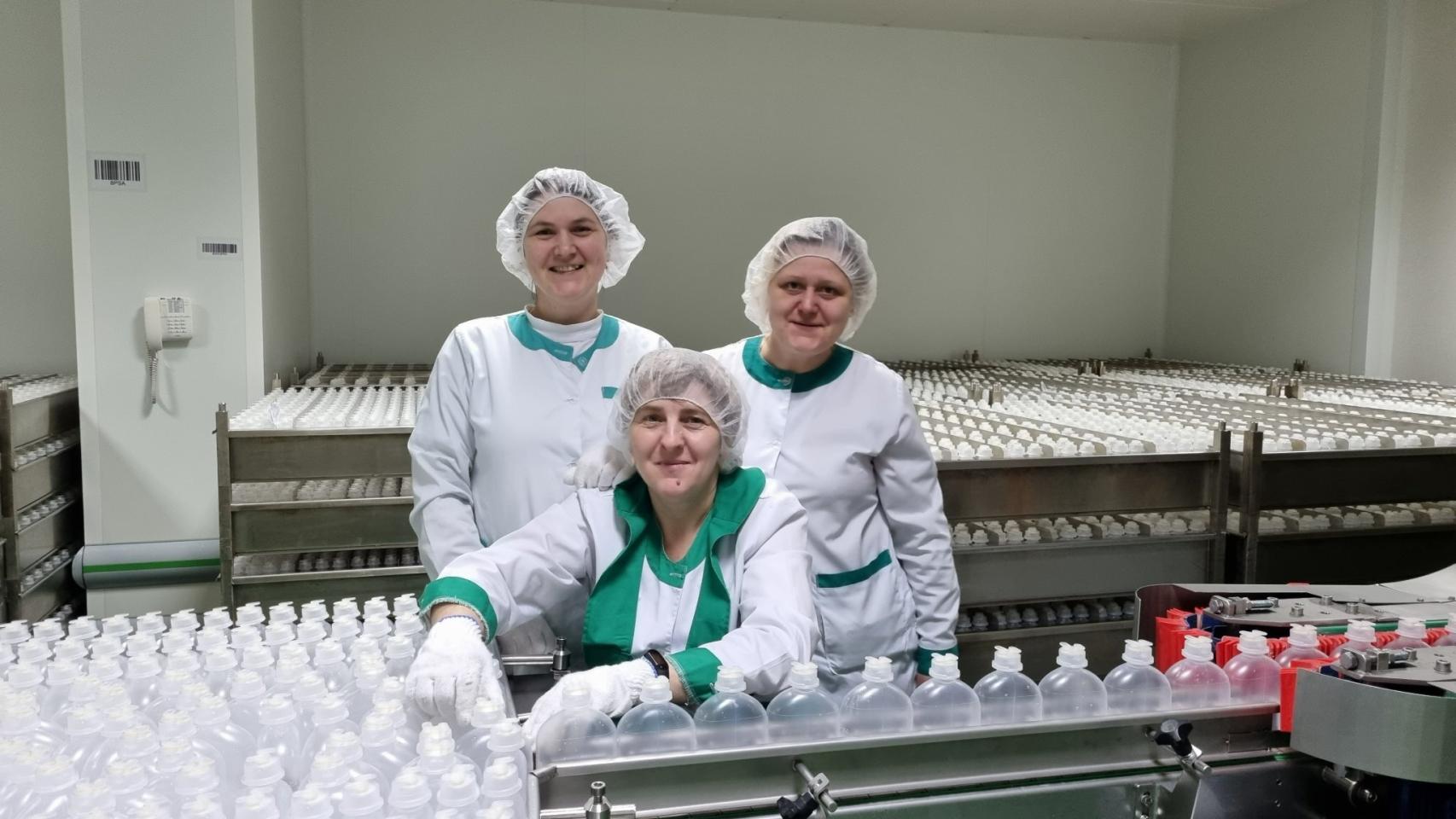Trabajadoras de la farmacéutica ucraniana Darnitsa.
