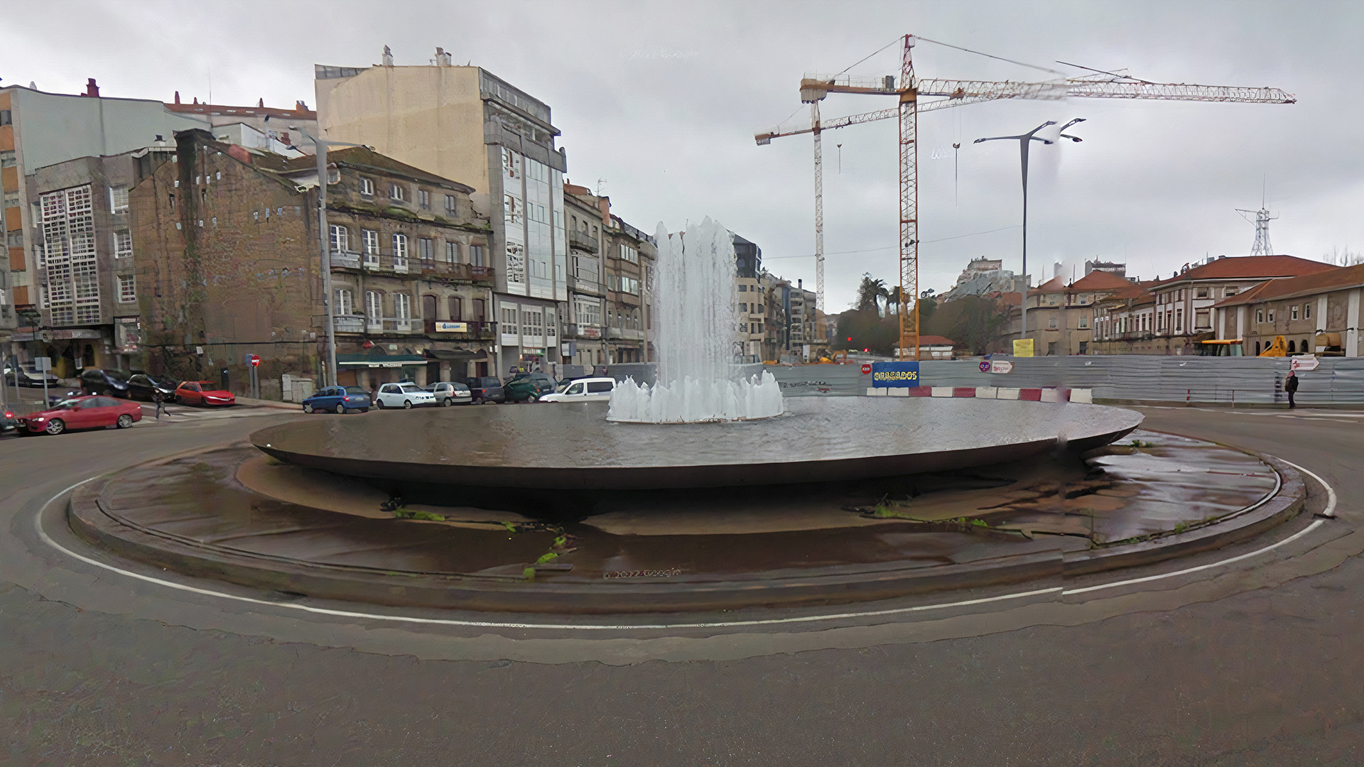 La fuente de la Paellera con agua y chorros en 2011. Imagen: Google Maps