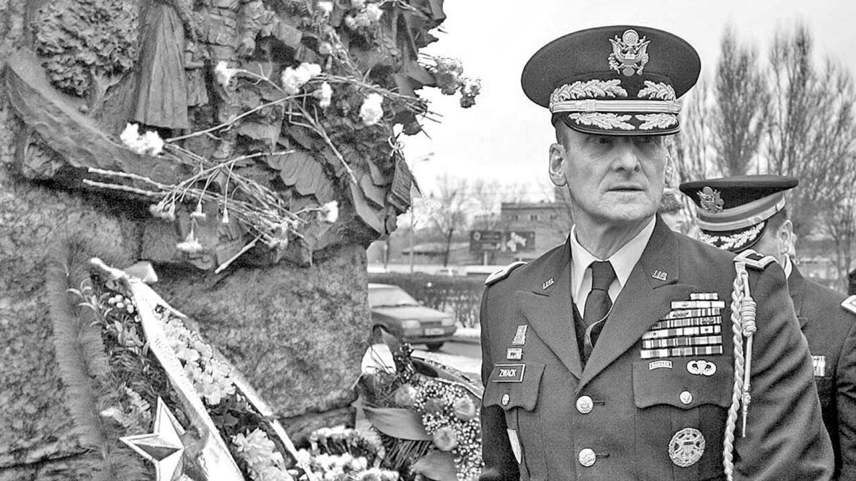 El General de Brigada retirado Peter B. Zwack, agregado de Defensa de EEUU en Moscú de 2012 a 2014.