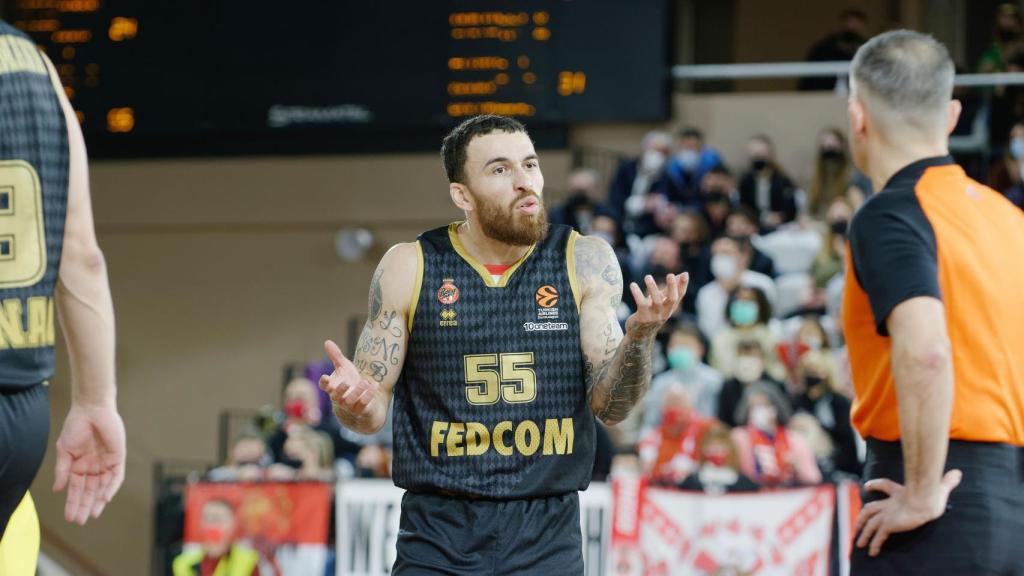 Mike James durante un partido con el Mónaco