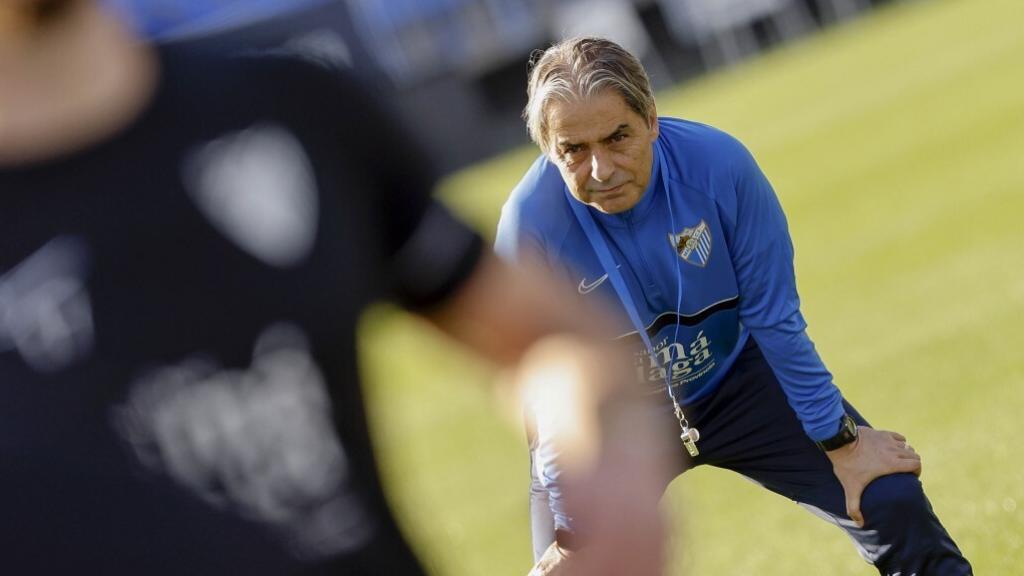 Natxo González, en un entrenamiento con el Málaga CF.