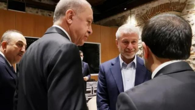 Roman Abramovich este martes en las negociaciones con Ucrania en Estambul. Reuters