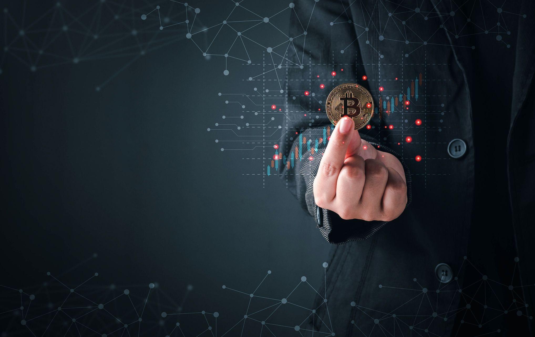 En 2008 aparece el Bitcoin, la primera criptomoneda.