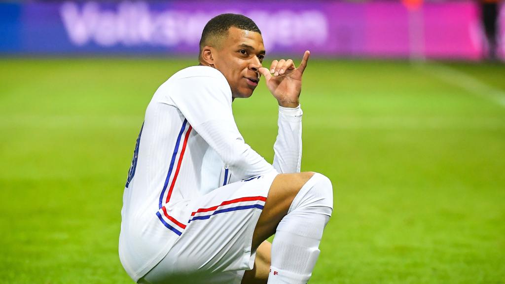 Kylian Mbappé celebra un gol con la selección de Francia