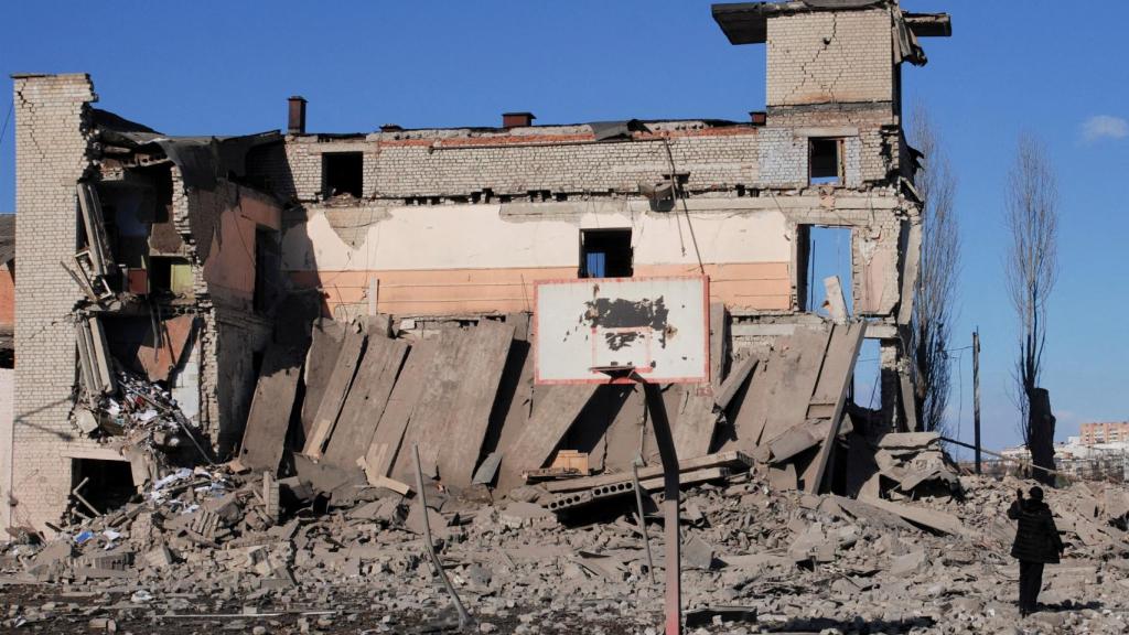 Estado en el que quedó el colegio de la ciudad de Merefa tras los bombardeos, en la región de Járkov.