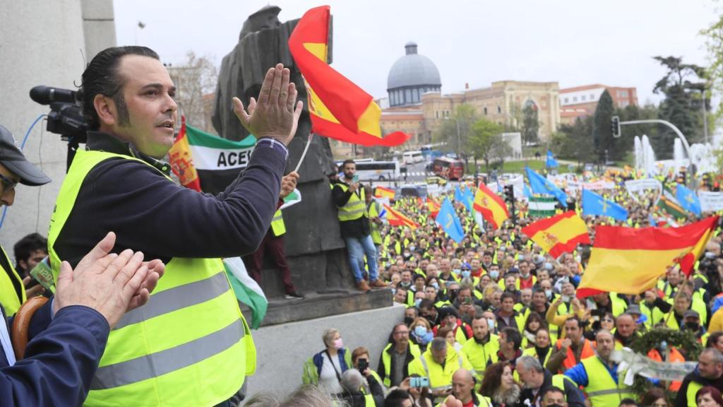 El presidente de la Plataforma Nacional por la Defensa del Transporte, Manuel Hernández, en la manifestación de transportistas en Madrid en marzo.
