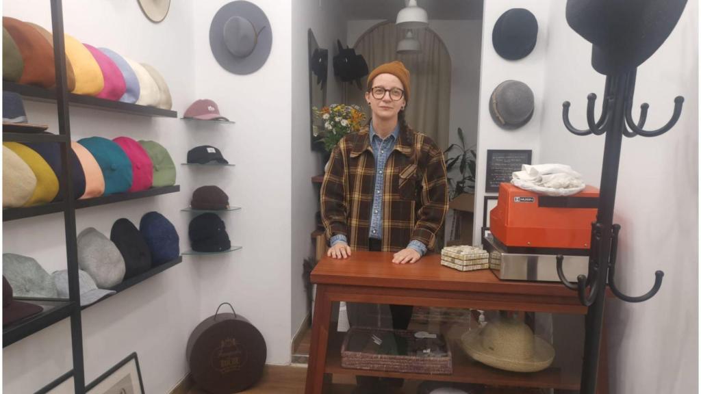 Jana, responsable de la Sombrerería Austrohúngara.