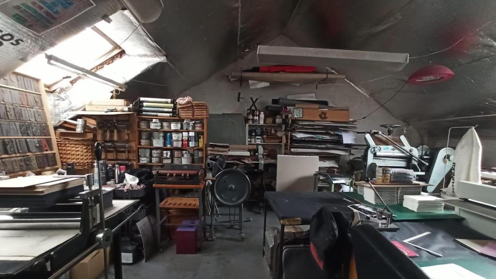 Interior de la imprenta manchea, situada en la calle Touro de A Coruña.