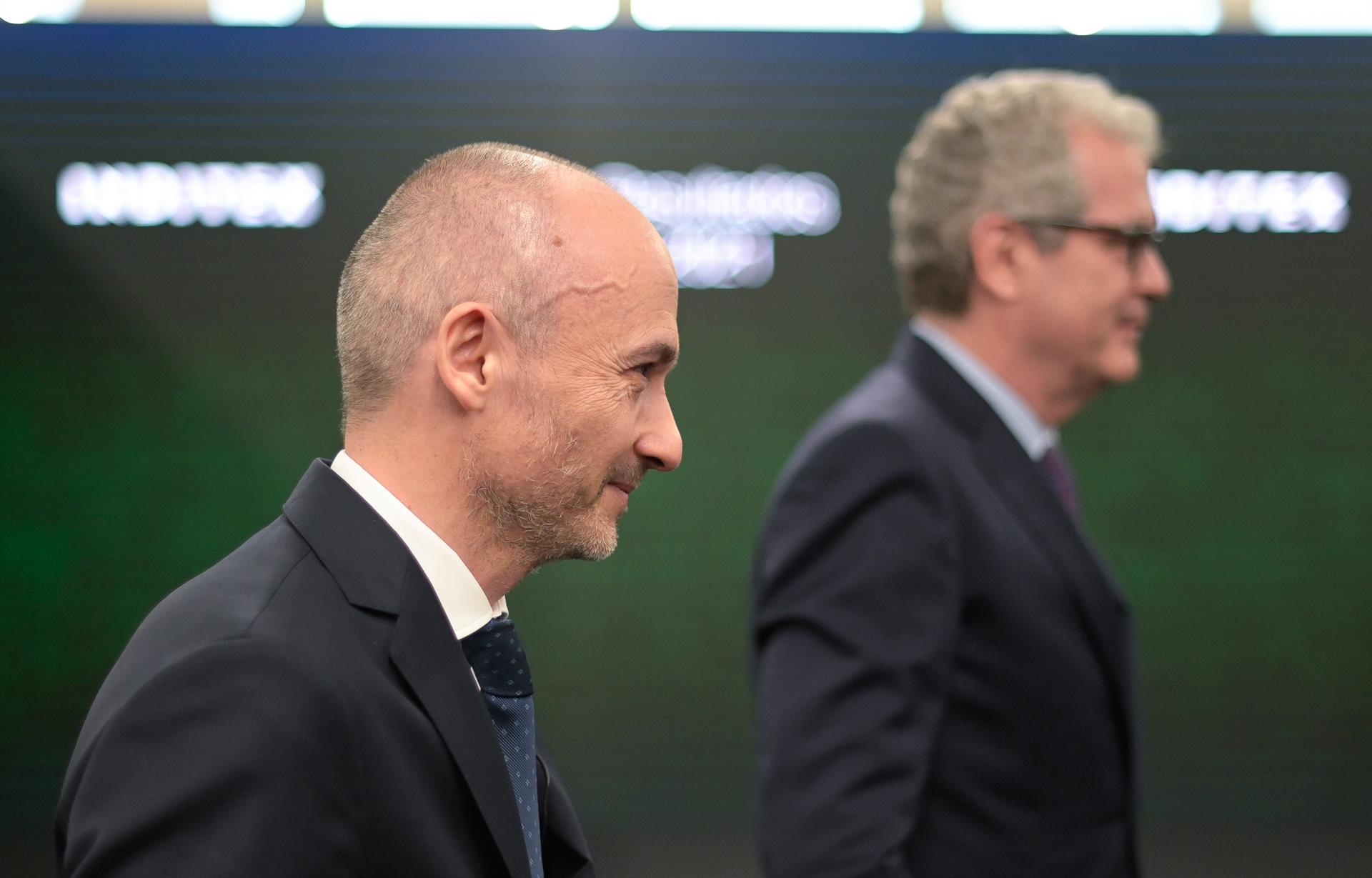 El consejero delegado de Inditex, Óscar García Maceiras (i), y el ex presidente de Inditex, Pablo Isla.