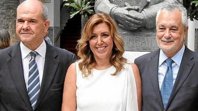 Los expresidentes de la Junta de Andalucía, Susana Díaz junto a Manuel Chaves y José Antonio Griñán.