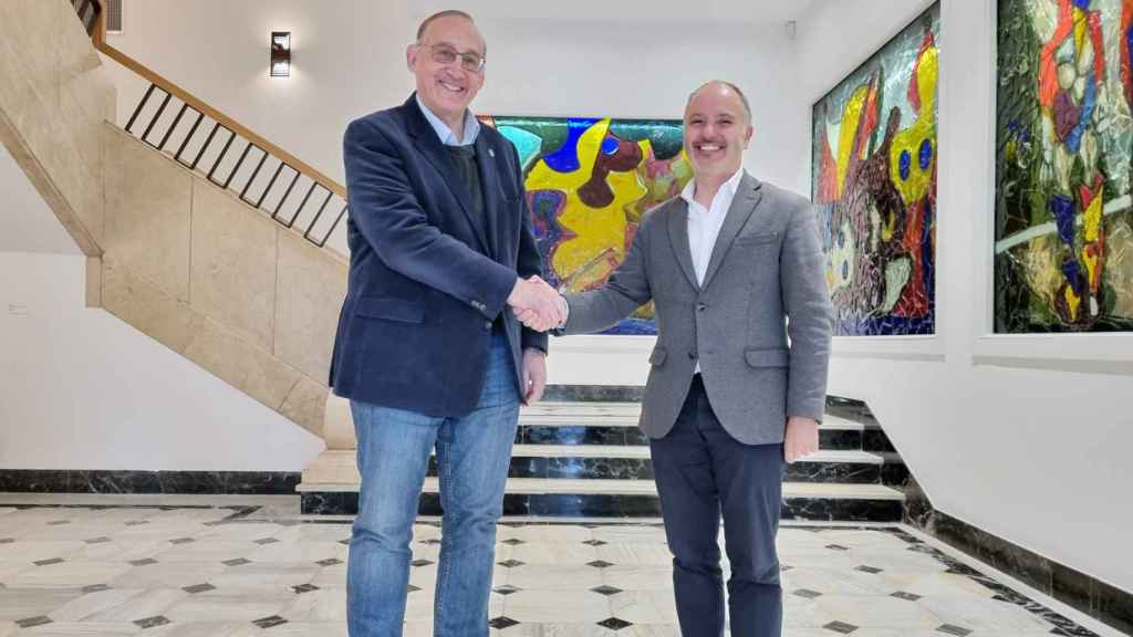 El rector de la Universidade de Vigo, Manuel Reigosa, y el delegado de Zona Franca en Vigo, David Regades.