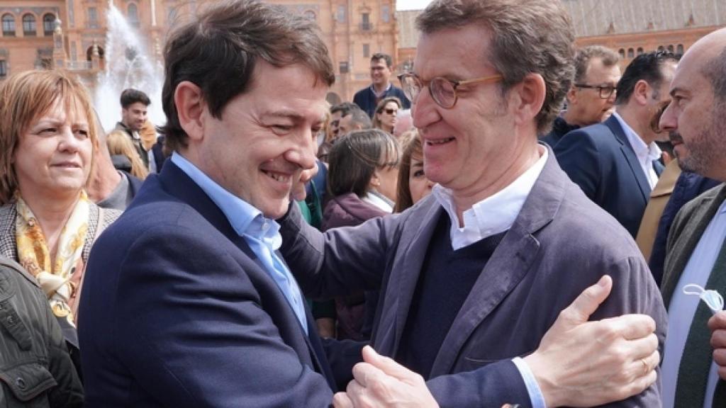 Alfonso Fernández Mañueco, y el líder del PP, Alberto Núñez Feijóo