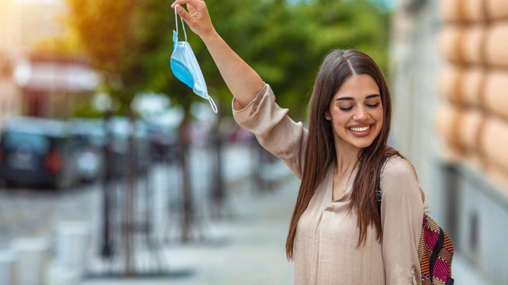 mascarilla-interiores-retirada-semana-santa-shutterstock