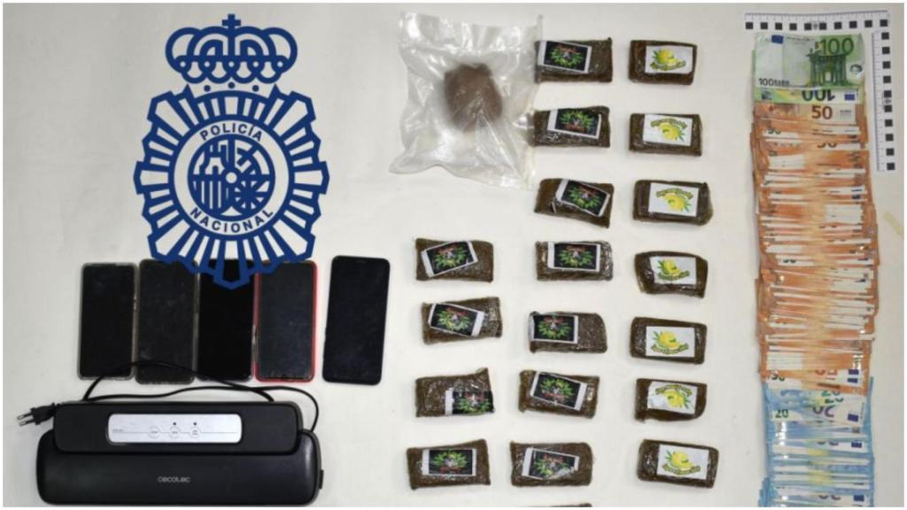 Efectos incautados en la operación.