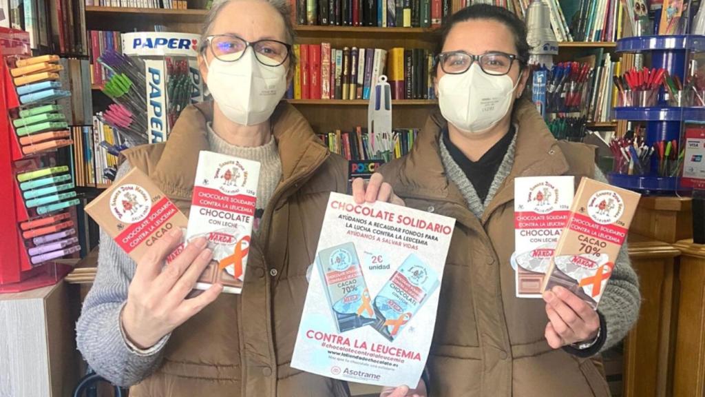 Chocolate solidario en la librería Xeila de Valdoviño.
