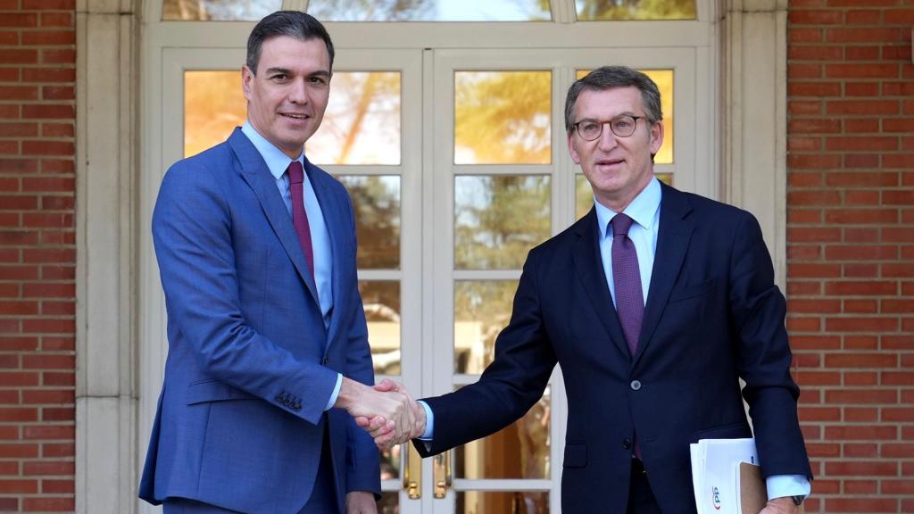 Pedro Sánchez y Alberto Núñez Feijóo, en el Palacio de La Moncloa.
