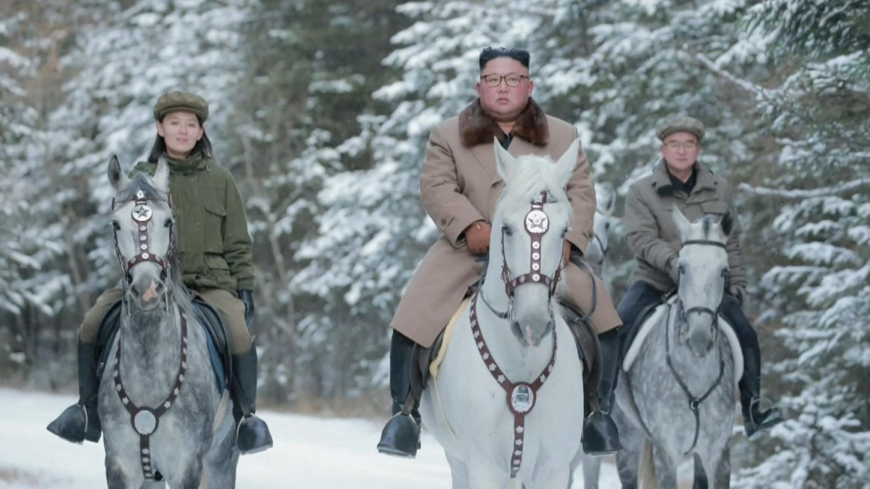 Kim Yo-jong cabalga junto a su hermano, Kim Jong-un.