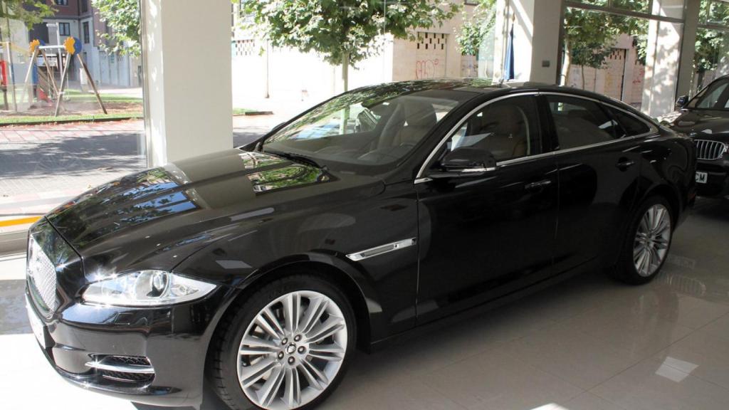 Un jaguar de segunda mano en un concesionario de Castilla y León