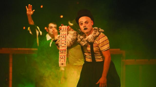 Joan Arqué y Xavi Lozano en un momento de 'El diablo cojuelo'. Foto: David Ruano