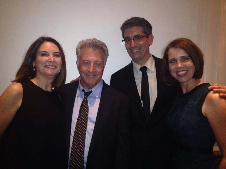 Fernando Malvar-Ruiz con Dustin Hoffman. Foto: Facebook The American Boychoir