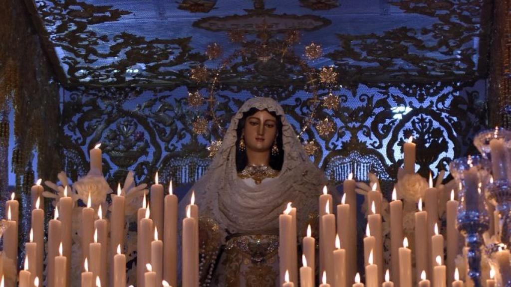 La Virgen del Rocío, en su trono procesional.