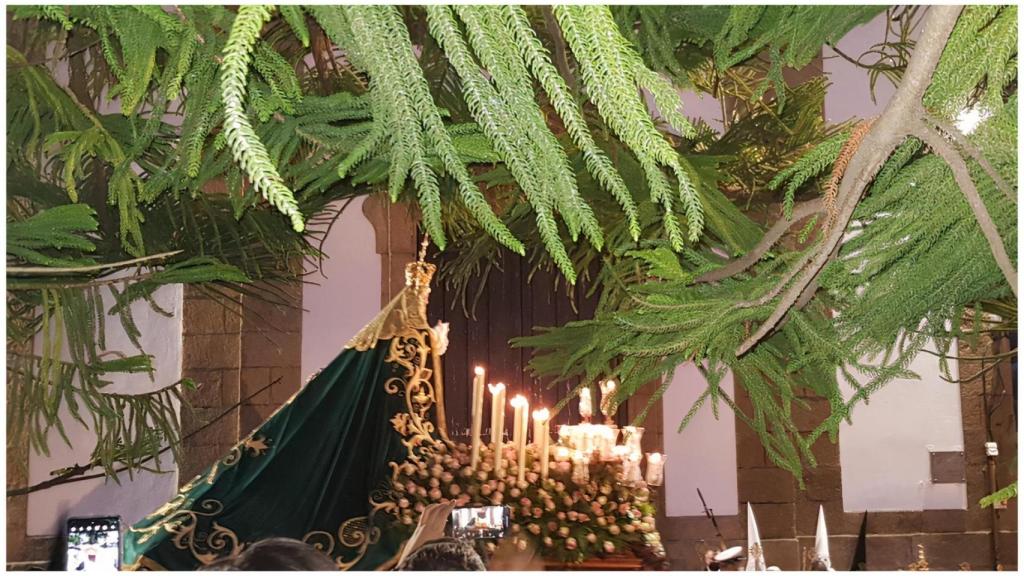 Salida de la Virgen de la Esperanza.